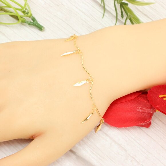 "Trendy Handmade Bracelet – A Thoughtful Gift for Girls & Women | UNVRC1083 - Picture 1 of 10